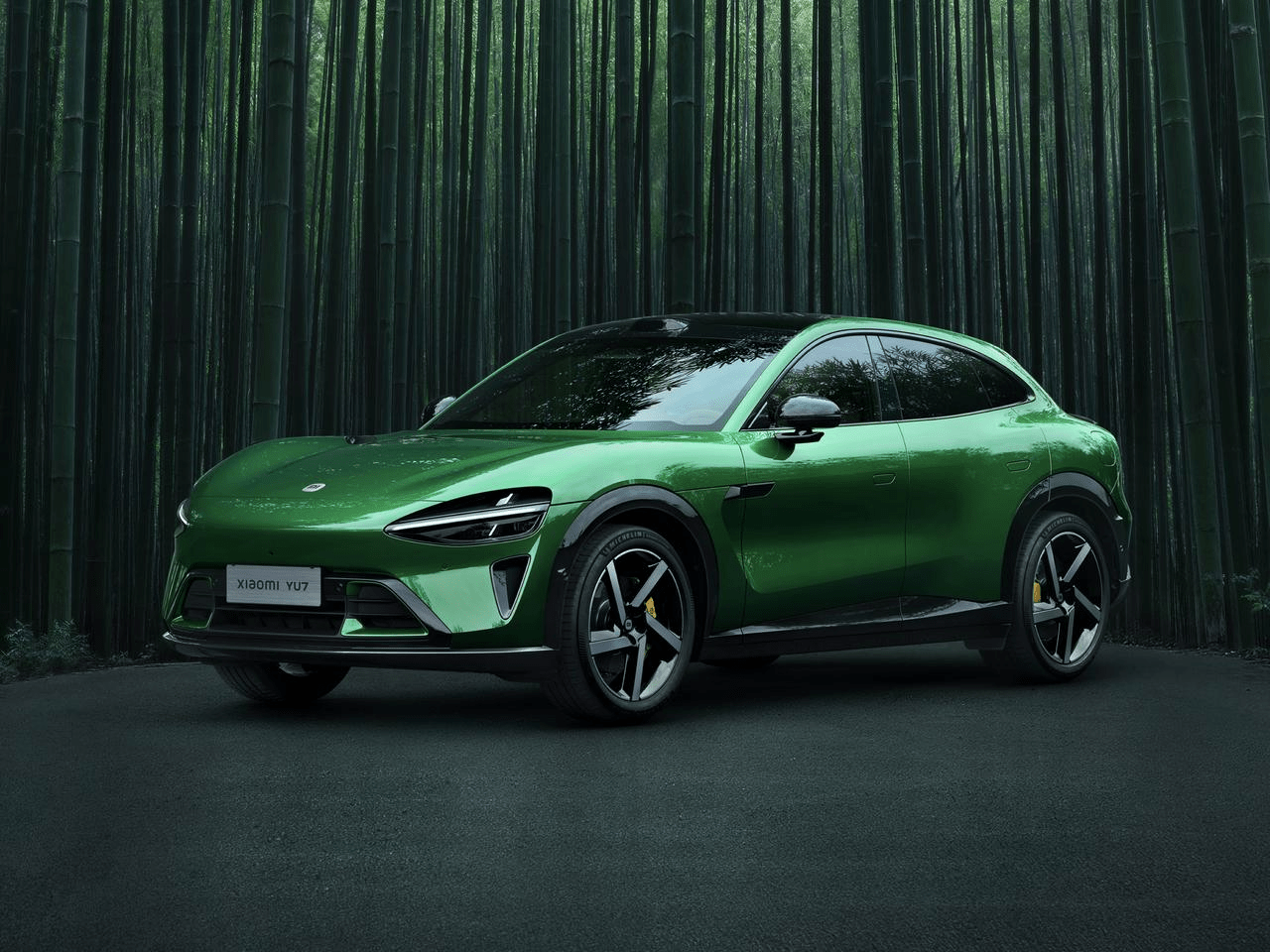 image of Xiaomi YU7 electric SUV in green