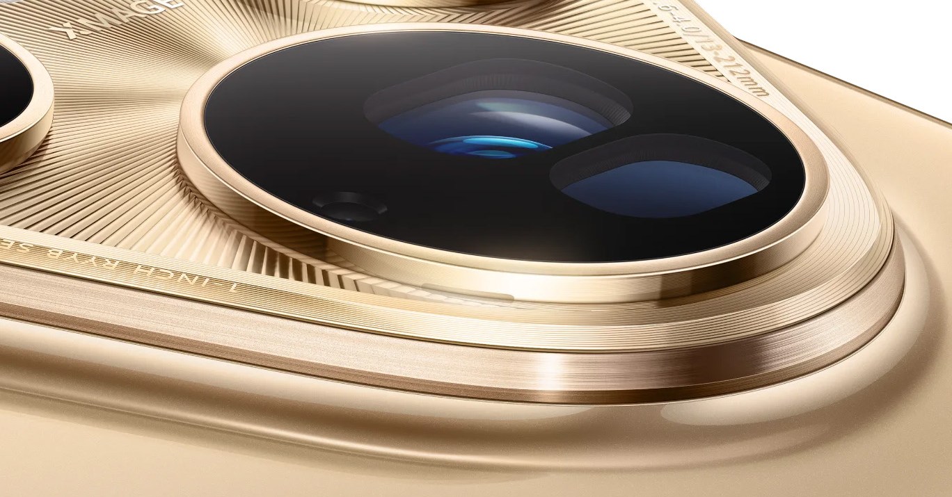 Close-up of the dual telephoto lens in the Huawei Pura 80 Ultra