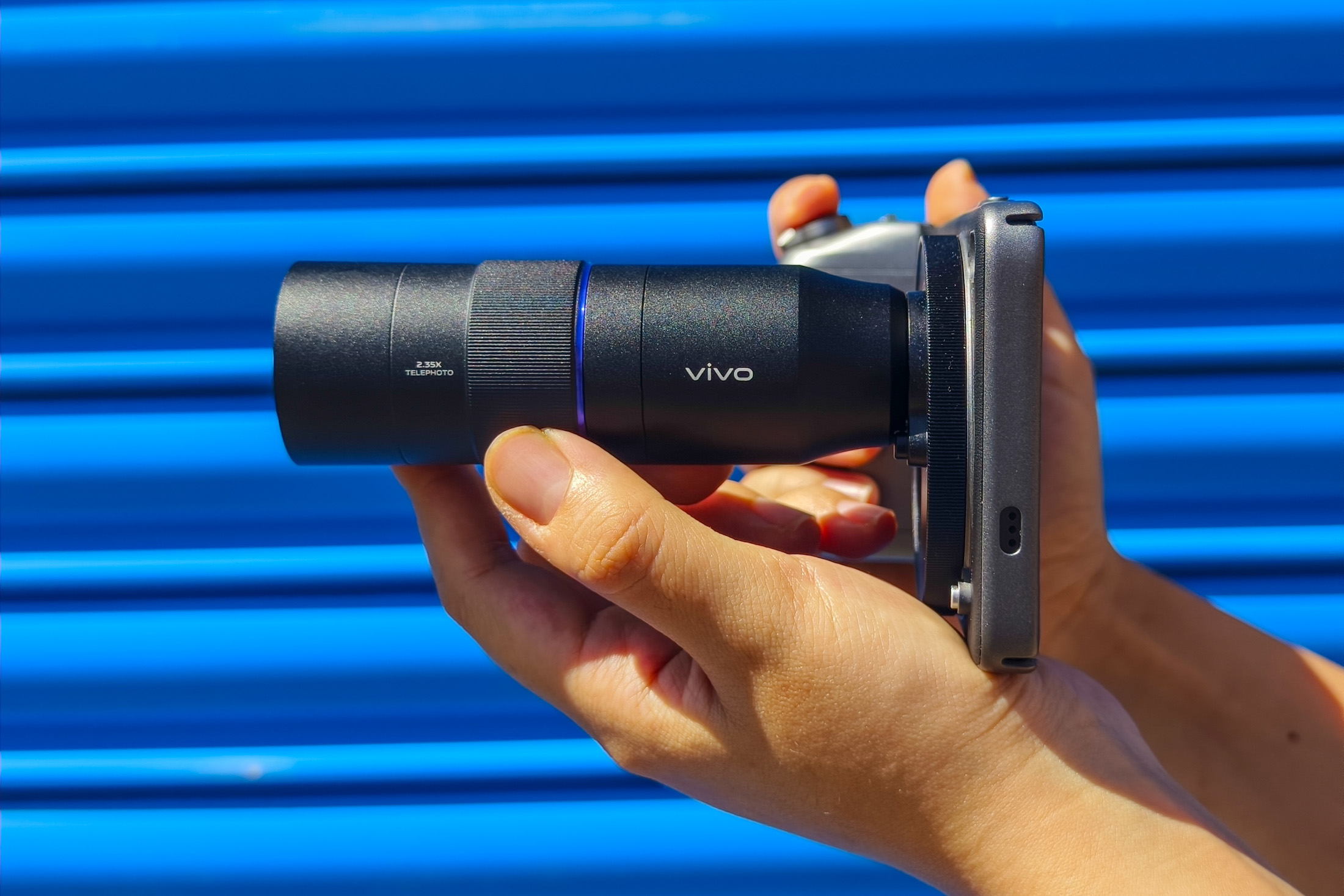A photo of the Vivo X200 Ultra with the telephoto extender attached