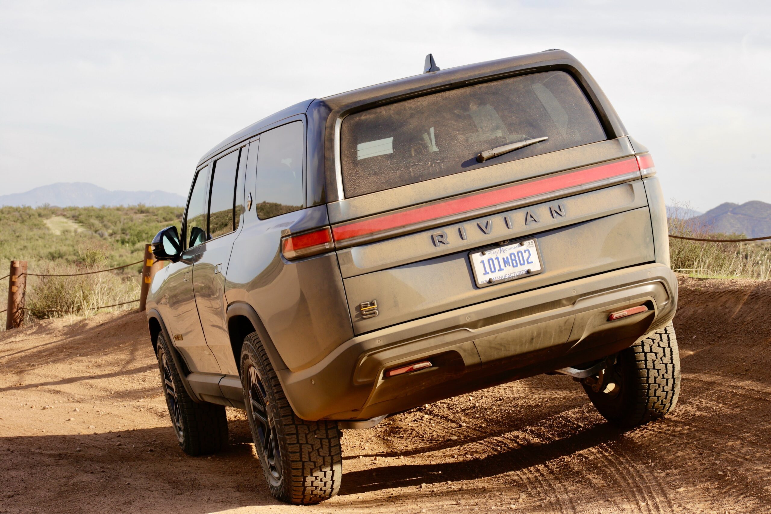 photo of Rivian R1S
