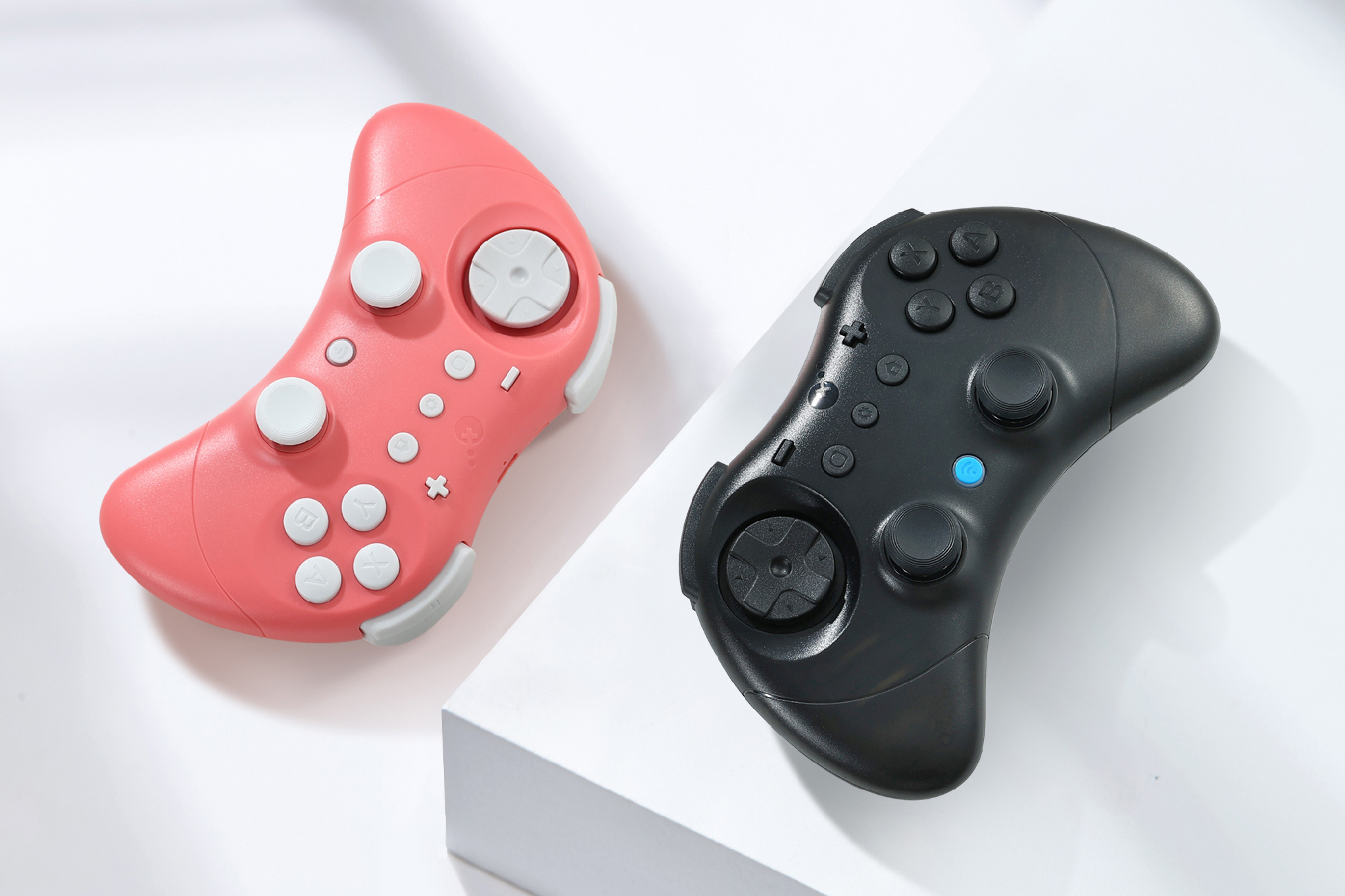 The GuliKit Elves 2 controller pictured in both color options.