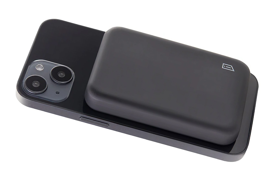 The iStore Magnetic Wireless Power Bank attached to the back of an iPhone.