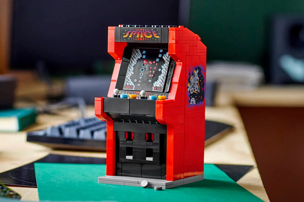 Lego’s new Arcade Machine set sitting on a desk.