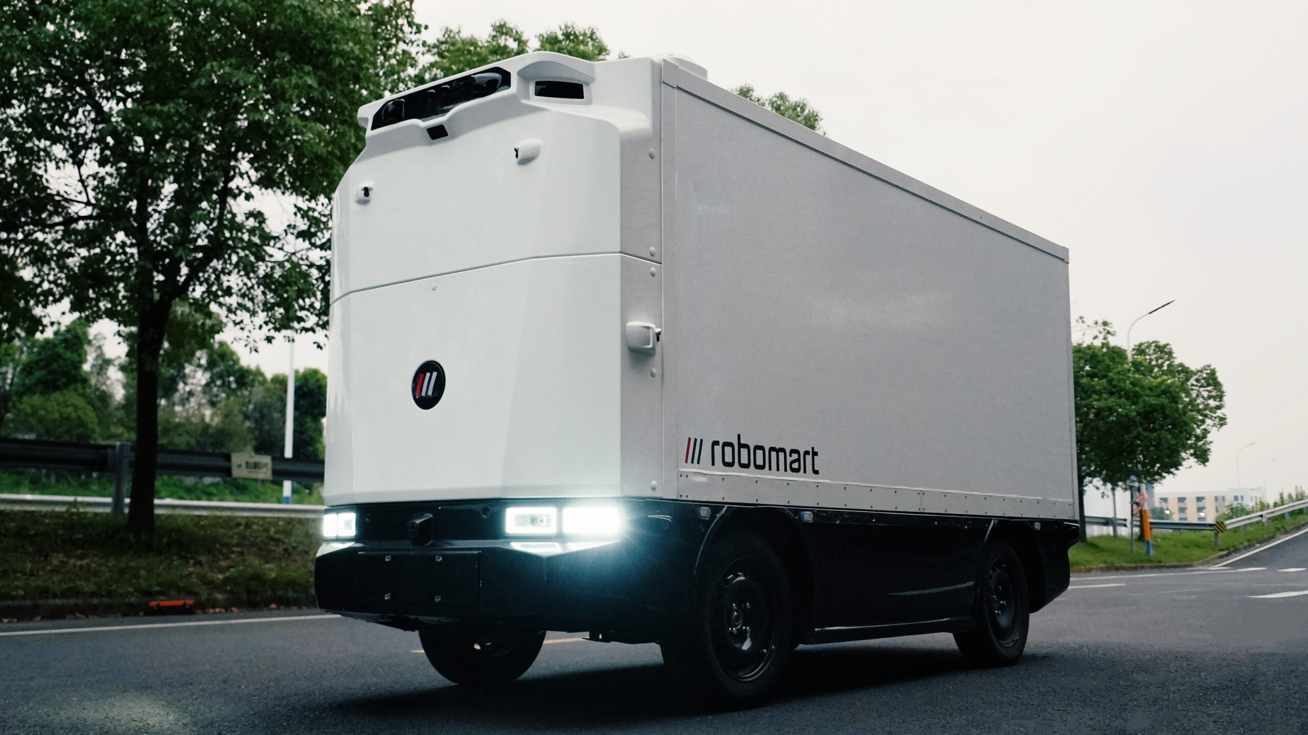 photo of Robomart RM5 vehicle