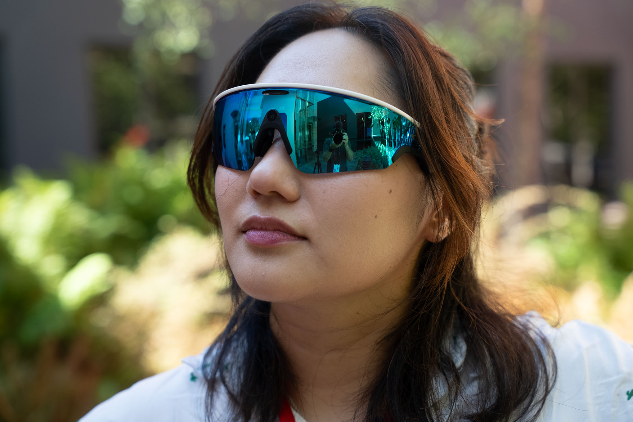 Closeup of Senior Reviewer Victoria Song wearing the blue Oakley Meta Vanguard.