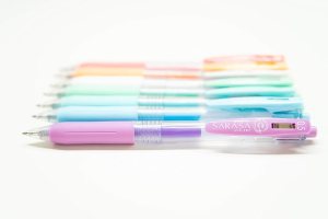 Group of differently colored pens seen from the side