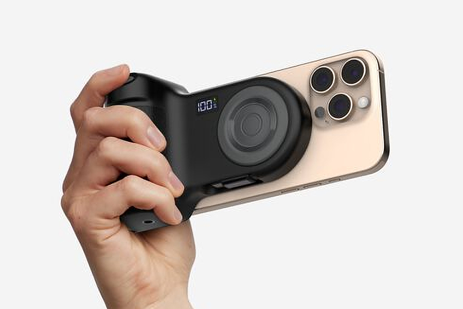 A person holding their smartphone attached to the Belkin Stage PowerGrip in one hand.