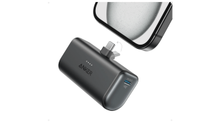 Small battery with USB-C fitting into bottom of phone