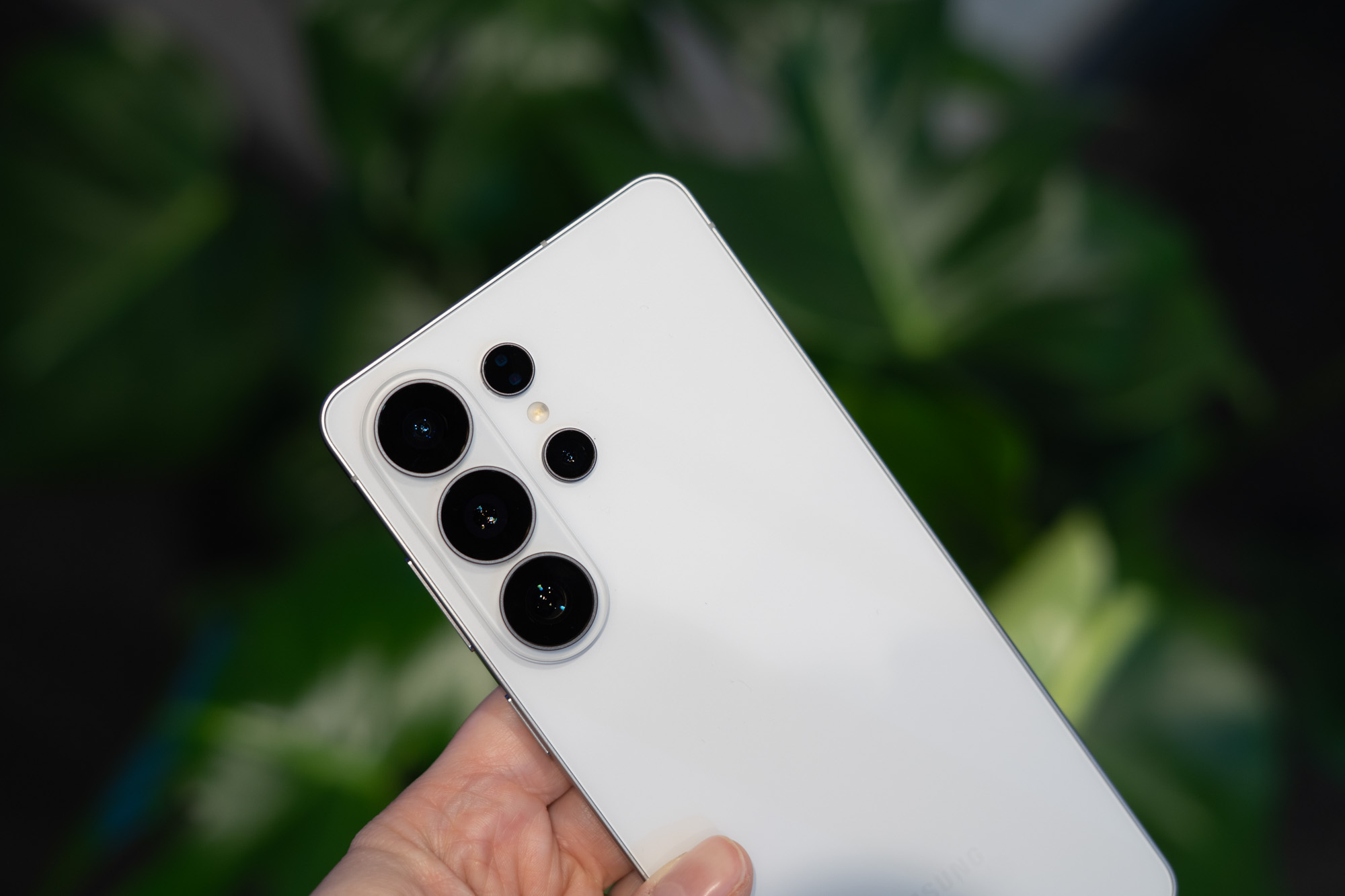 Samsung Galaxy Buds 4 Pro in white