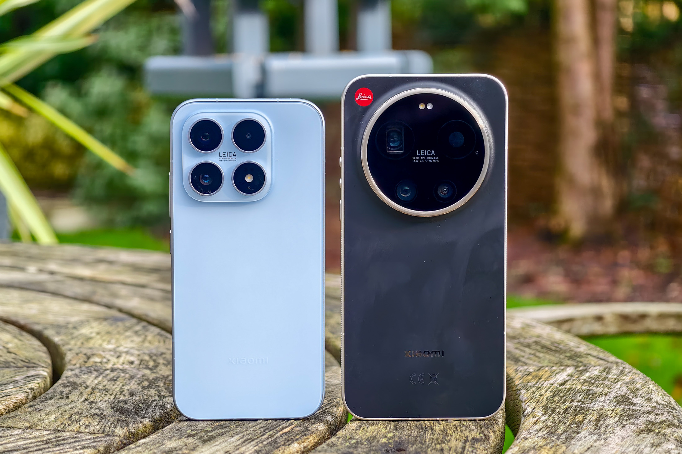 Photo of Xiaomi 17 and 17 Ultra on a table