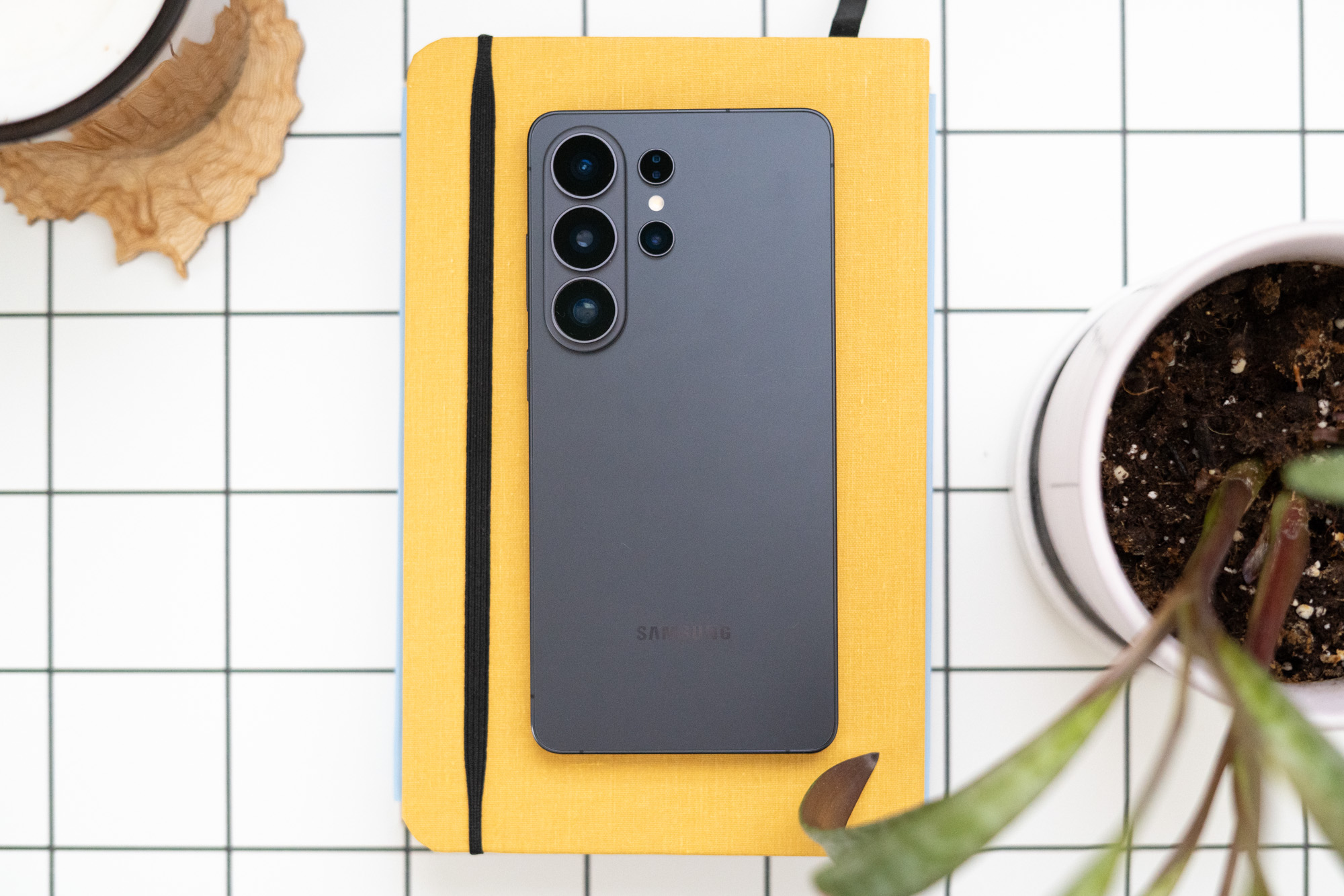 Samsung Galaxy S26 Ultra on a desk