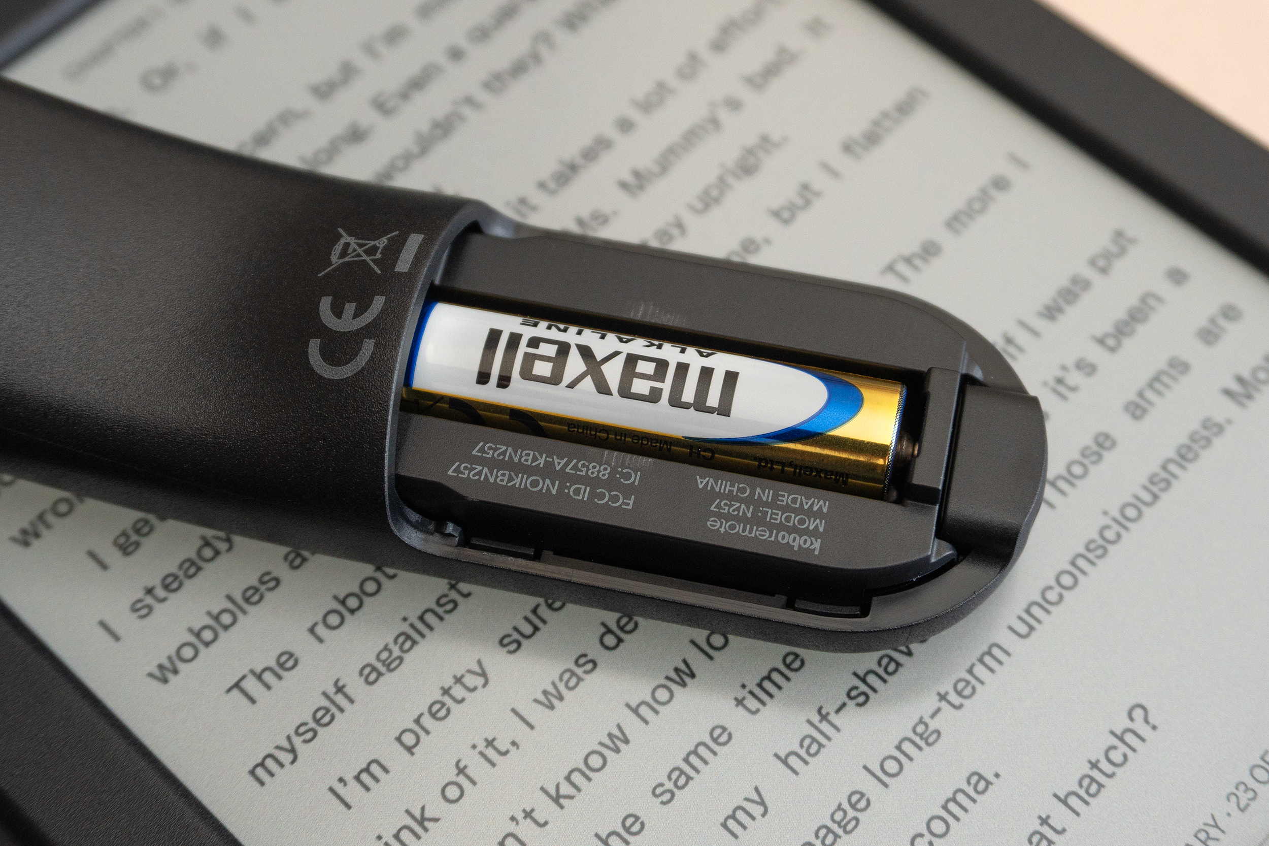 The Kobo Remote’s battery door removed showing a AAA battery inside. The Kobo Remote’s battery door removed showing a AAA battery inside.