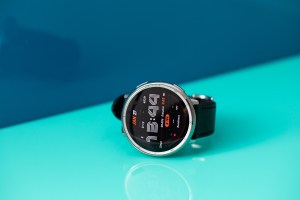 Close up view of the Amazfit Active 2’s screen which shows a retro-styled watch face with a bright blue background behind the product.