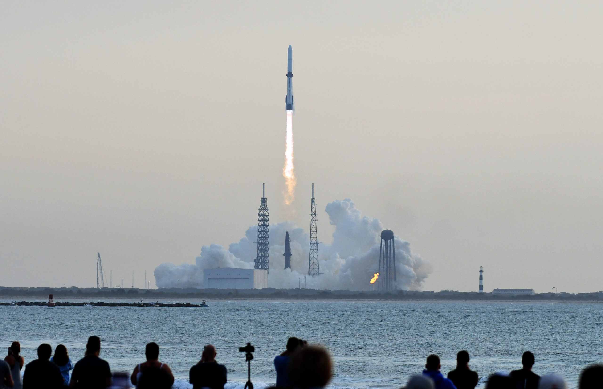 CAPE CANAVERAL, FLORIDA, UNITED STATES - APRIL 19: A Blue Origin New Glenn rocket carrying an AST SpaceMobile Bluebird 7 satellite launches from pad 36 at Cape Canaveral Space Force Station on April 19, 2026 in Cape Canaveral, Florida. The rocket will carry the second satellite in the AST SpaceMobile next-generation satellite constellation to low Earth orbit. The satellite is designed to support space-based cellular broadband for mobile phones. This is the third launch of a New Glenn rocket. (Photo by Paul Hennesy/Anadolu via Getty Images)