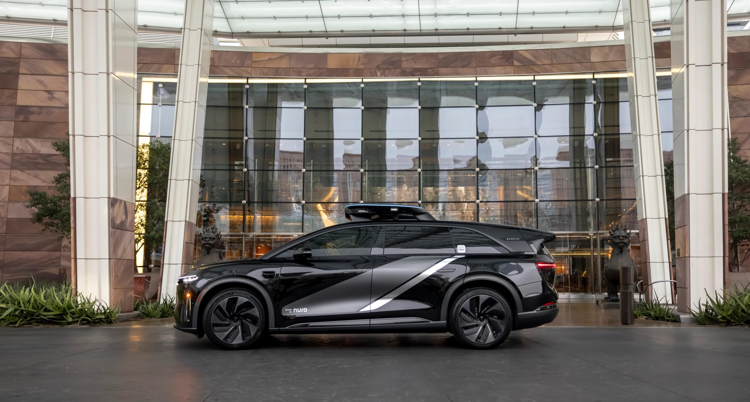 Lucid-Nuro robotaxi