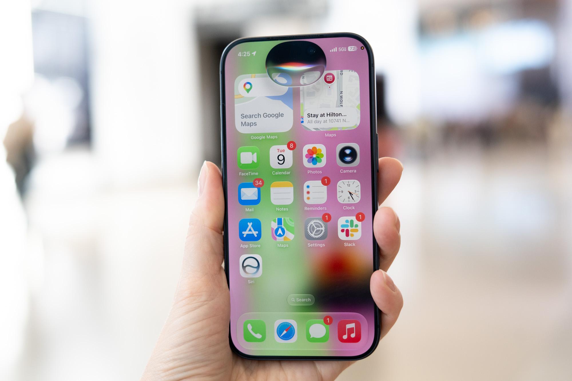 Photo of new Siri icon on iPhone