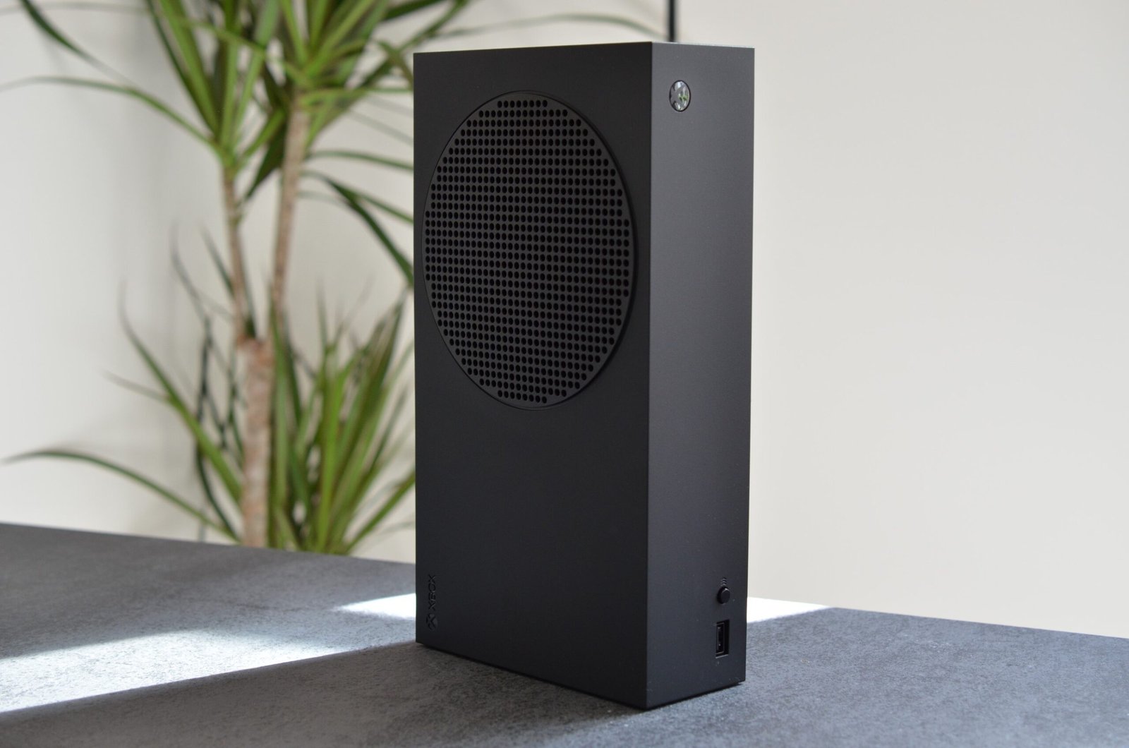 The black 1TB Xbox Series S console