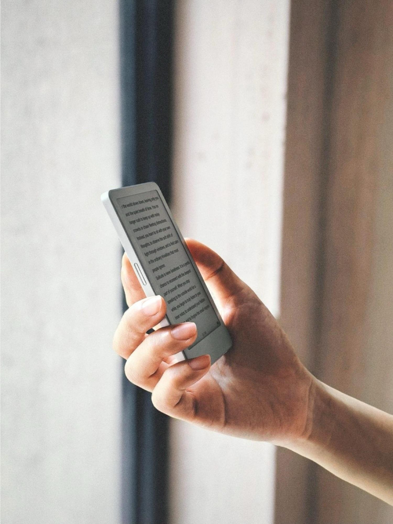 The Boox Picco e-reader seen from the front