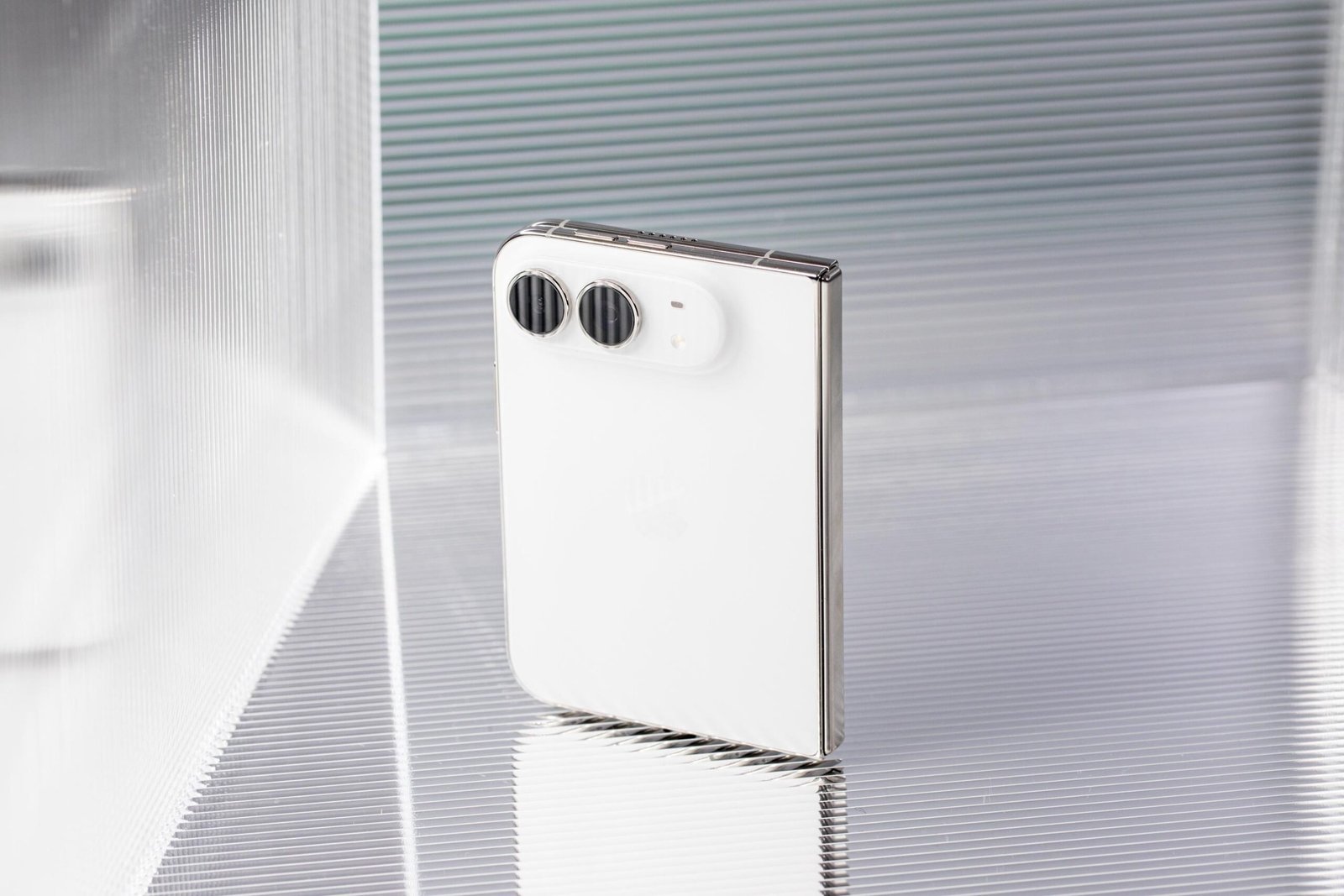 A photo of the iPhone Duo closed